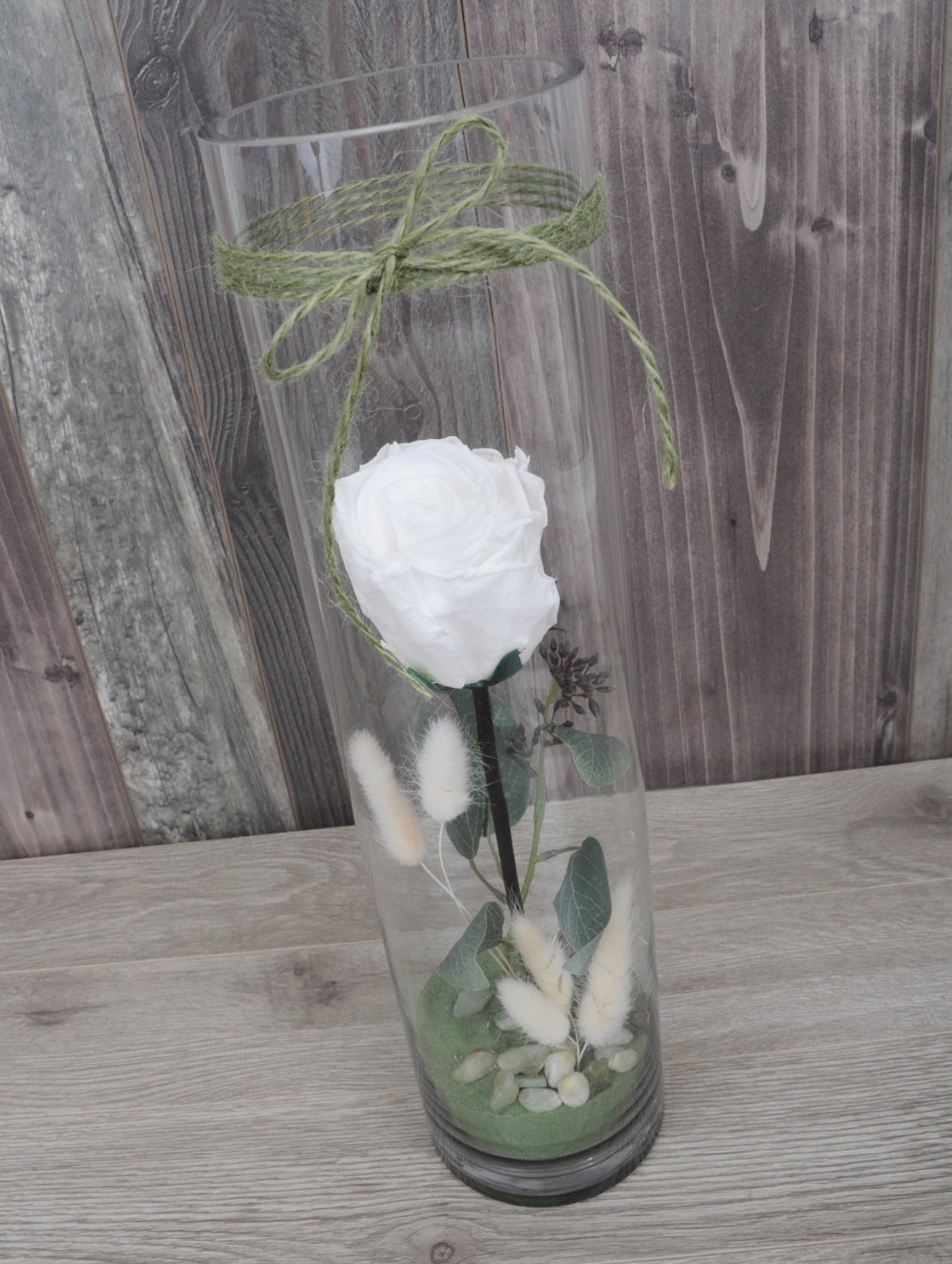 Rose éternelle et eucalyptus