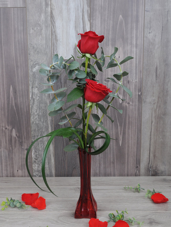 Roses et eucalyptus en coeur
