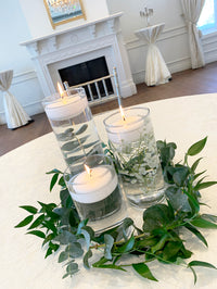 Trio de bougies flottantes et verdure