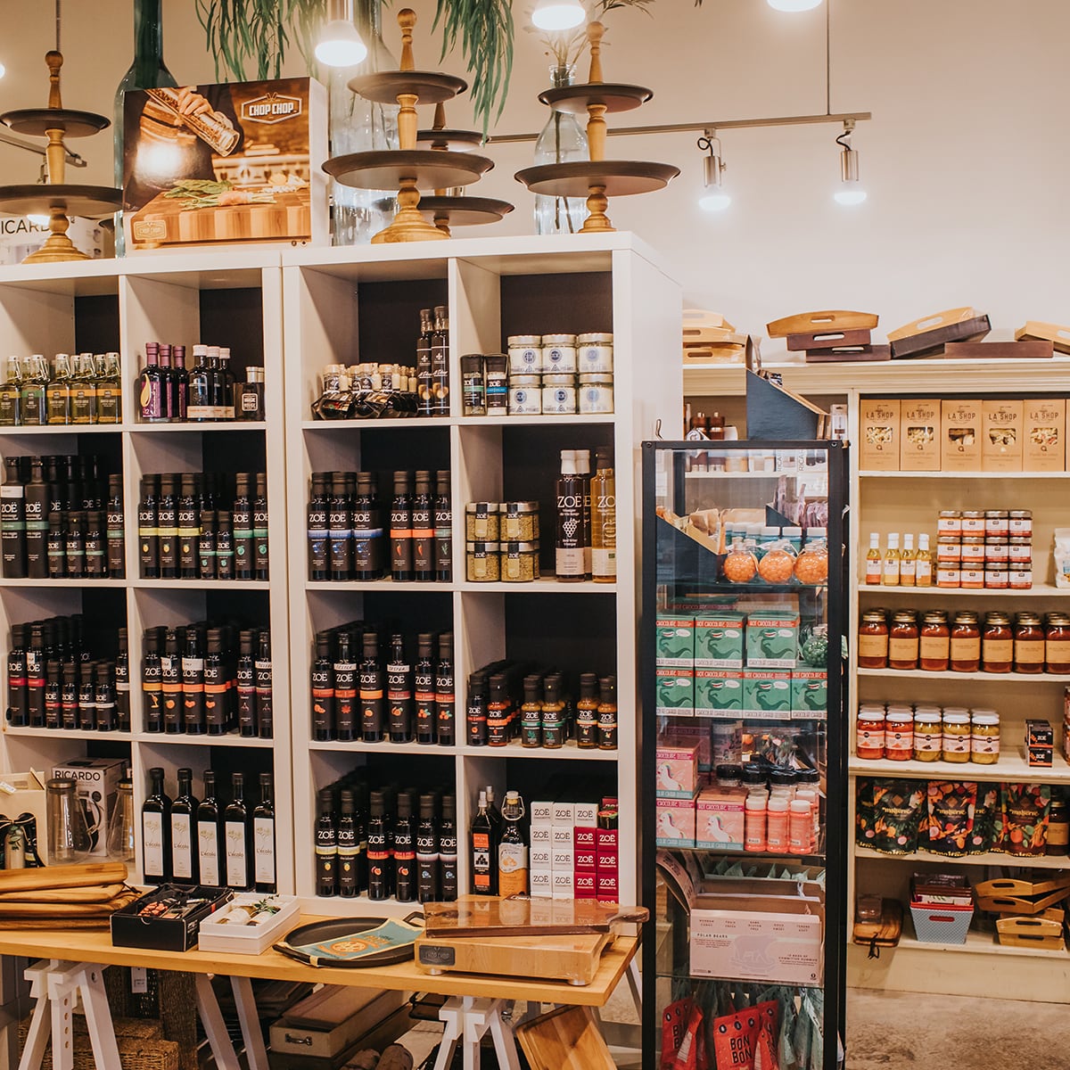 L’Espace Gourmet une épicerie fine dans laquelle vous retrouverez des produits gourmets pour tous les goûts. Aussi un café, comptoir de fromages québécois, plats cuisinés gastronomiques, chocolats fins, sandwichs & salades.