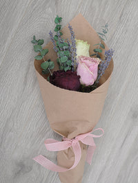 ROS063 rose et eucalyptus sèches