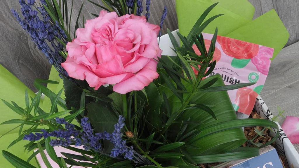 Offrir des fleurs à la Saint-Valentin, à qui il faut aussi penser