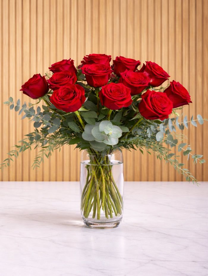 BQT142 Douzaine de roses rouges à l’européenne 