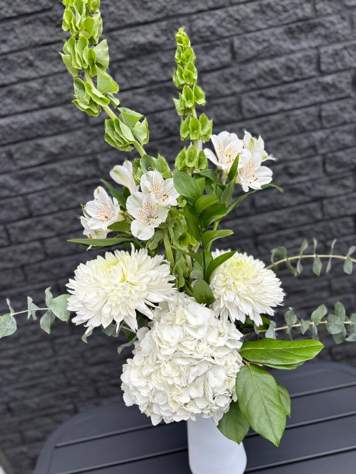 BQT23 Bouquet de fleurs blanc élancé