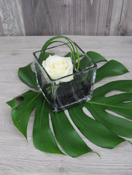 monstera centerpiece Rose and monstera