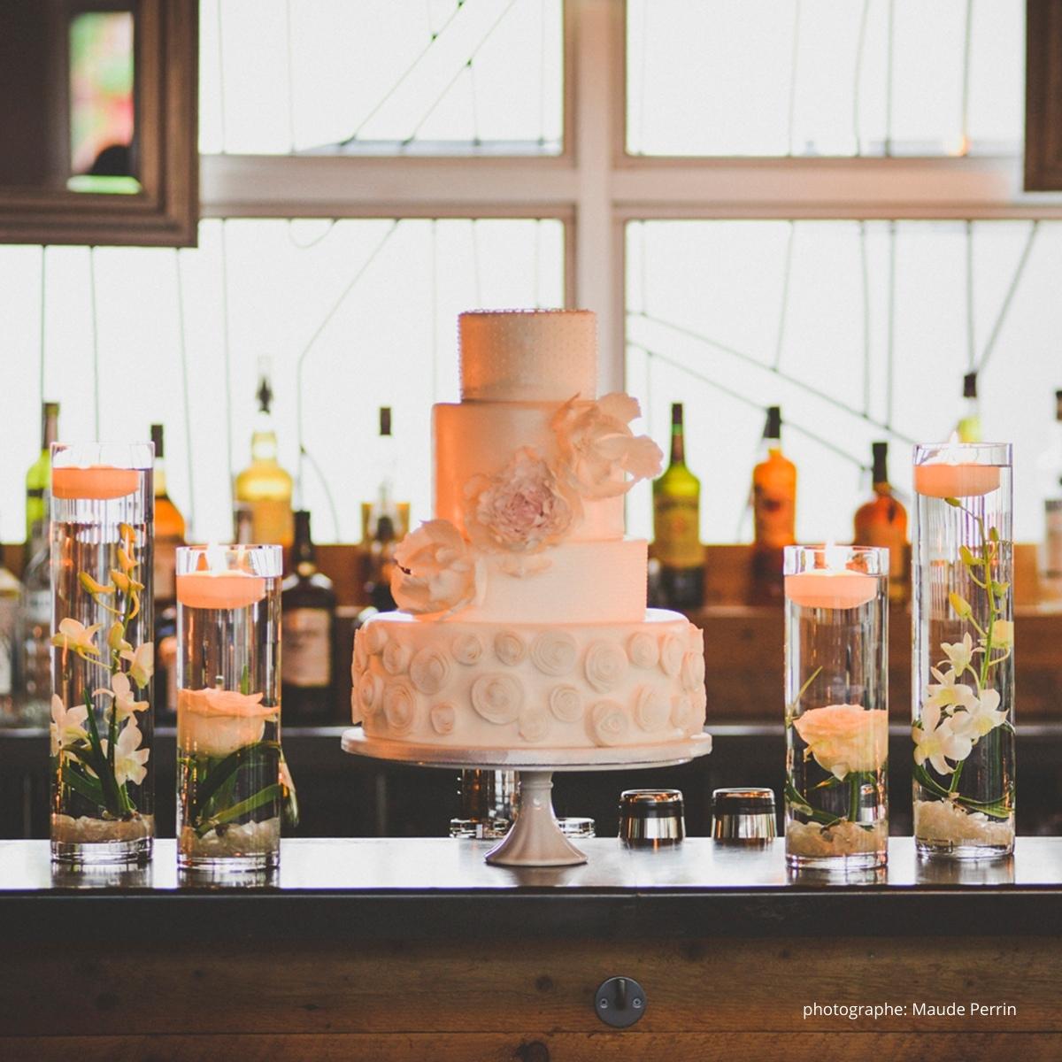 Que ce soit pour un bal de graduation, un baptême, un anniversaire de mariage ou pour toute autre célébration, laissez les designers de À la Boîte à Fleurs vous proposer une vaste sélection de d’arrangements floraux. Du classique au contemporain